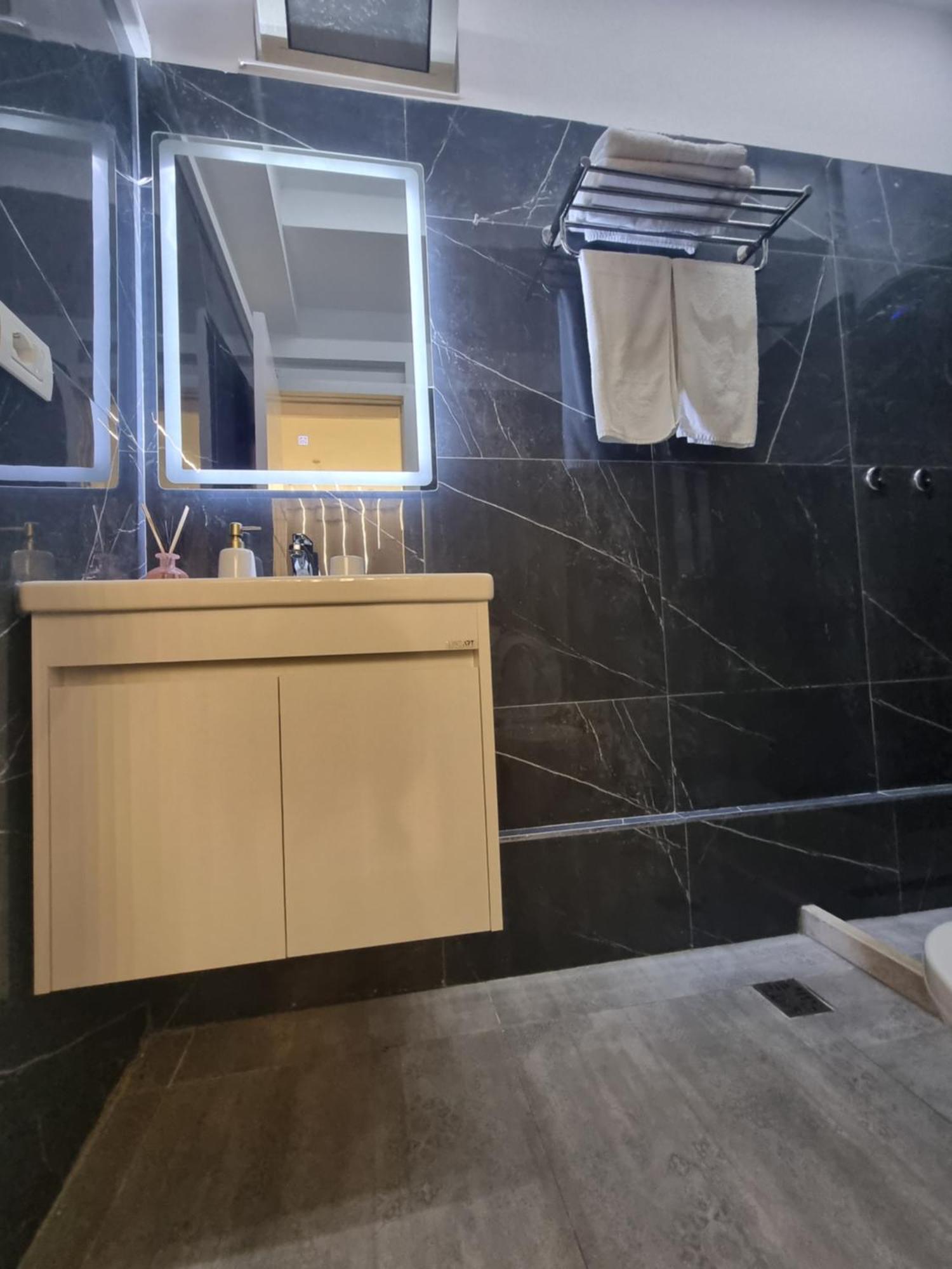 Mon Prive Apartment Tirana Buitenkant foto